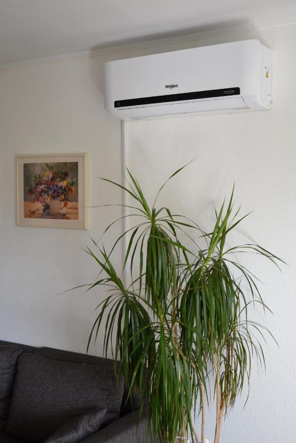 Anna Apartment Budaors Bagian luar foto
