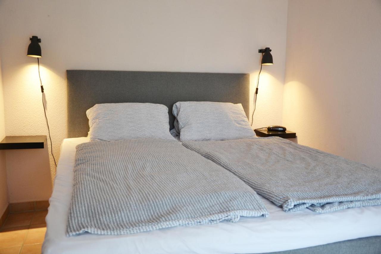 Anna Apartment Budaors Bagian luar foto
