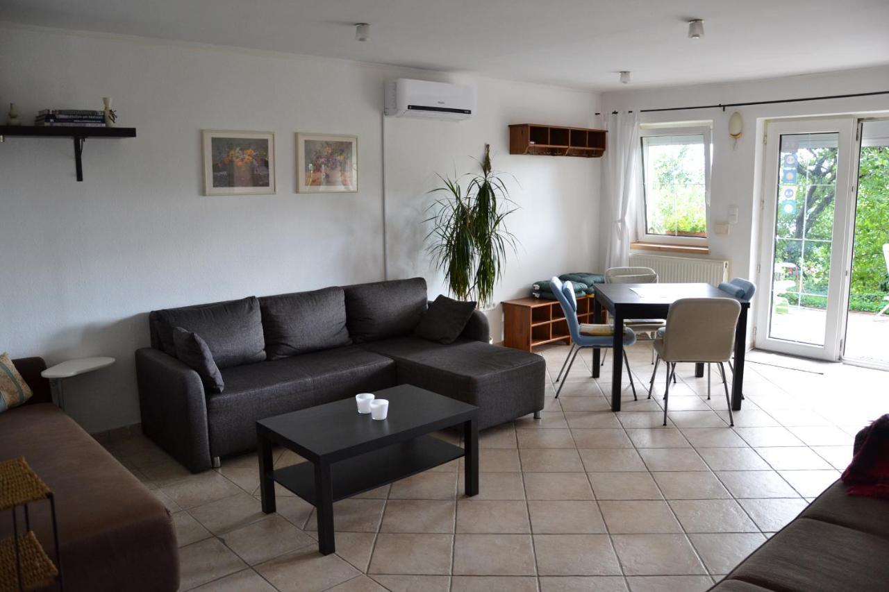 Anna Apartment Budaors Bagian luar foto