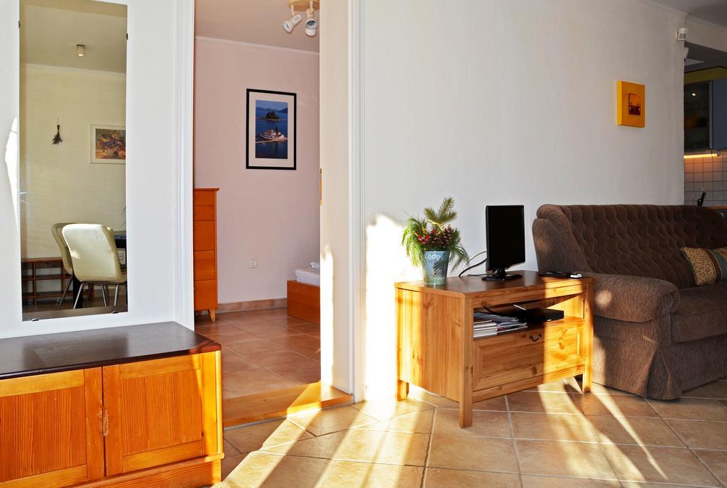 Anna Apartment Budaors Bagian luar foto