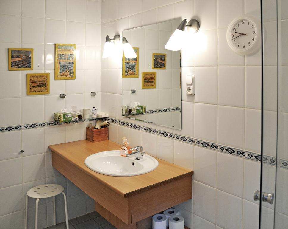 Anna Apartment Budaors Bagian luar foto